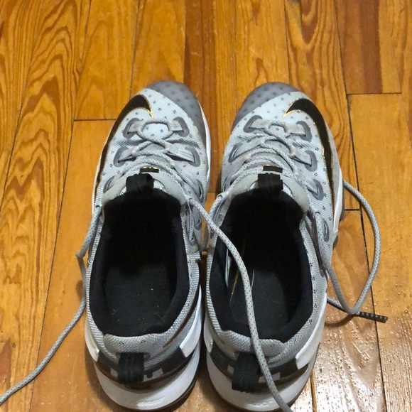 Lebron 13 Low - Picture 3 of 5